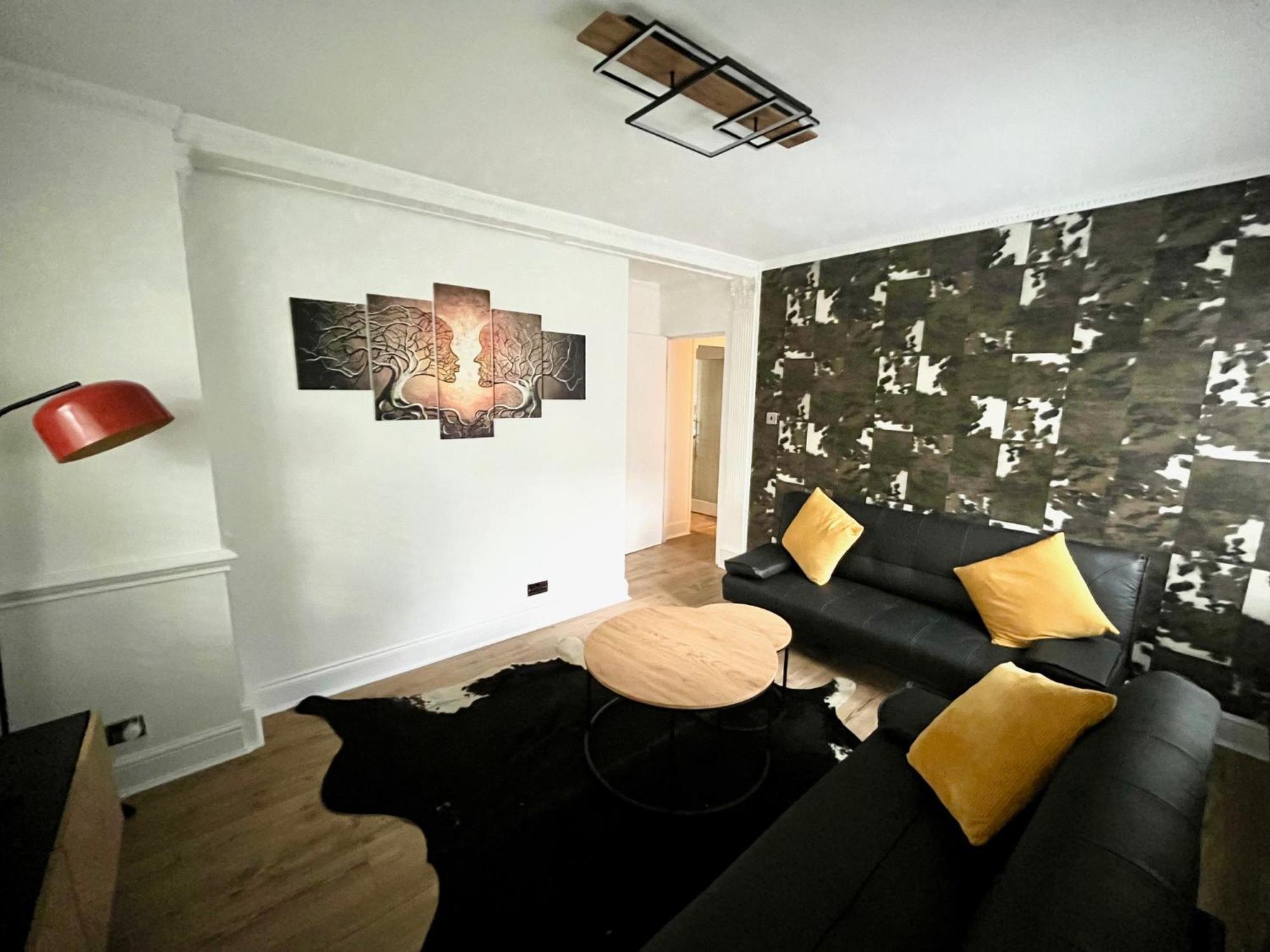 Newly Refurbished ,chic, Attractive 3 Bedroom Flat * Londra