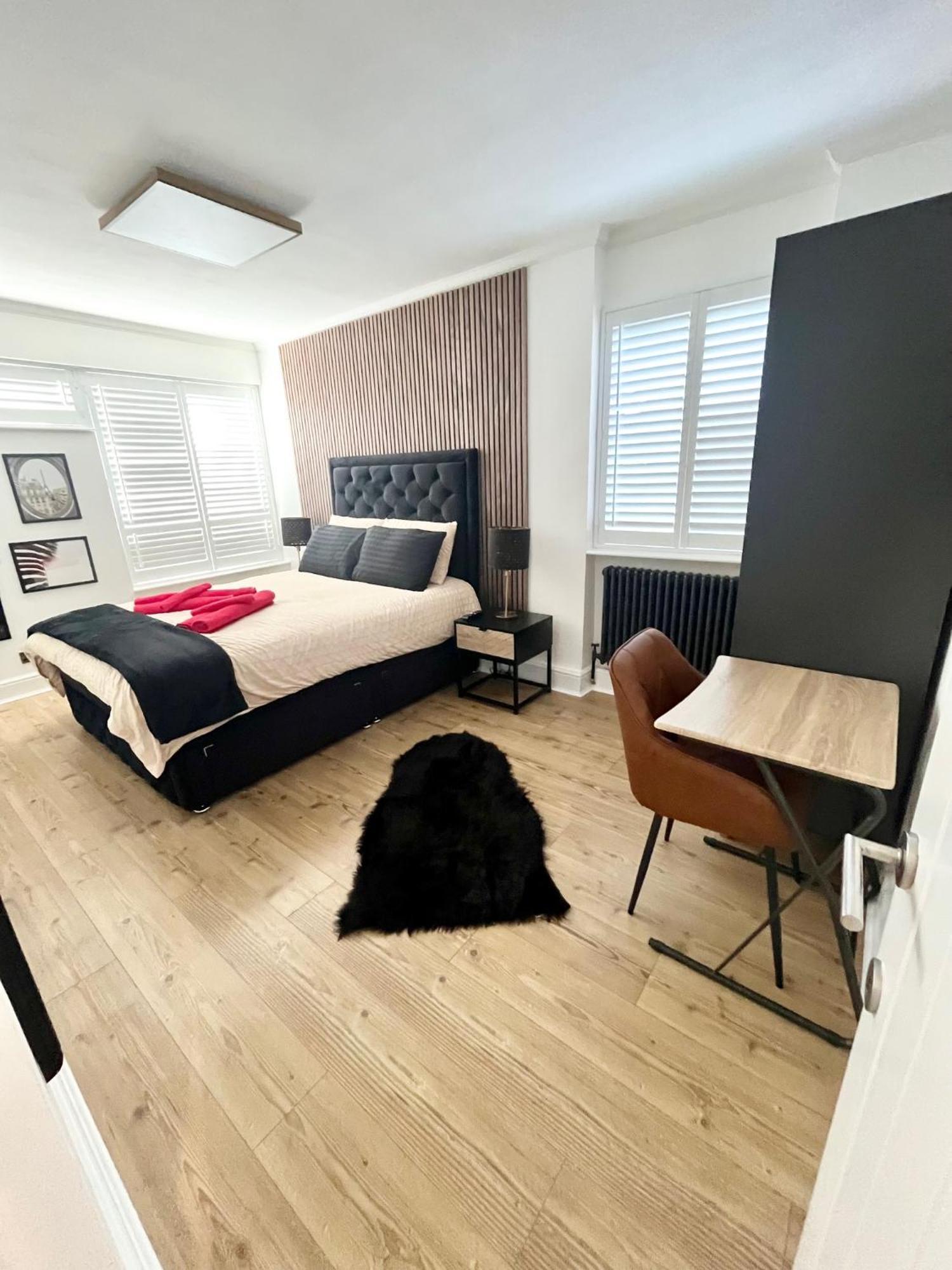 Newly Refurbished ,chic, Attractive 3 Bedroom Flat Appartamento Londra